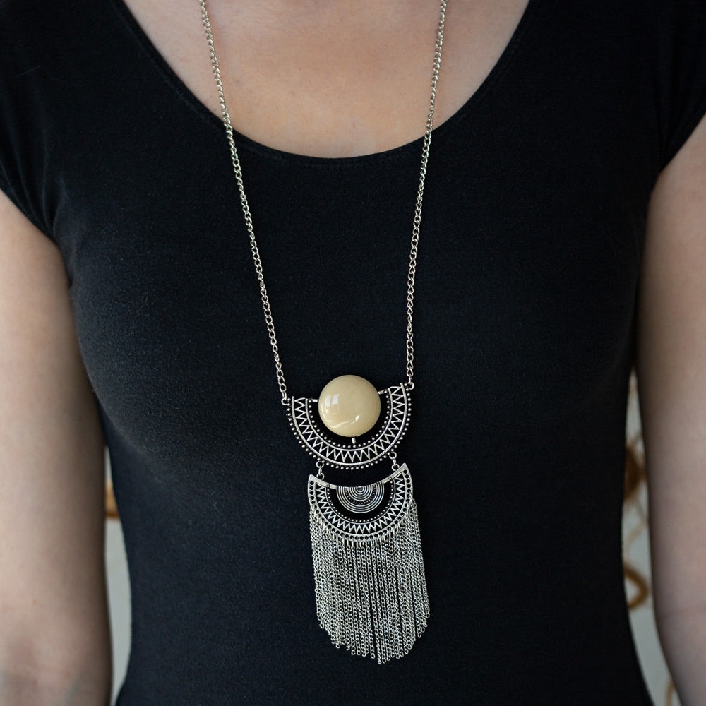Elegant Silver and Cream Pendant Necklace - Picture 1 of 2